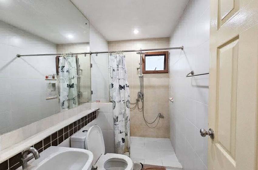 House with Shared Pool in Bangnatrad 